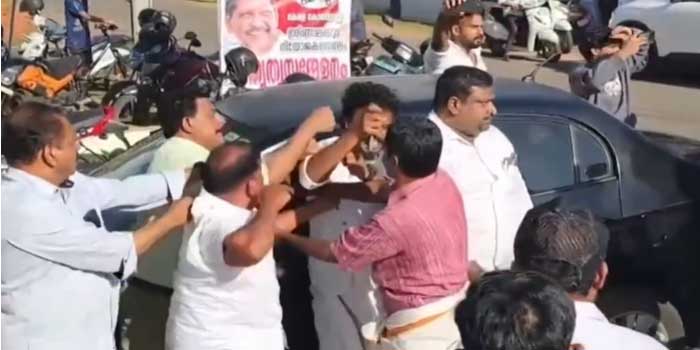 ധൈര്യമുണ്ടേൽ വാടാ… തല്ലിത്തീർക്കാടാ വാടാ… വെല്ലുവിളി!! ഞങ്ങളാണ് കേരളാ കോൺഗ്രസ് ജോസഫ് വിഭാഗമെന്ന് ഔദ്യോഗികപക്ഷമെന്ന് അവകാശപ്പെട്ട് തോമസ് ഉണ്ണിയാടൻ എംഎൽഎ പക്ഷം, കേരളാ കോൺഗ്രസ് യോഗത്തിൽ കയ്യാങ്കളി, സംഘർഷം തടയാൻ ശ്രമിച്ച പോലീസുകാരന്റെ ദേഹത്ത് തിളച്ച ചായയൊഴിച്ചു, വനിതാ പ്രവർത്തകർക്കുനേരെ ഫാനെടുത്തെറിഞ്ഞു