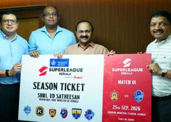 സൂപ്പർ ലീഗ് കേരള സീസൺ 3 ടിക്കറ്റ് വിൽപ്പനയ്ക്ക് തുടക്കം; ആദ്യ ടിക്കറ്റ് മുഖ്യമന്ത്രിക്കു നൽകി ഉദ്ഘാടനം