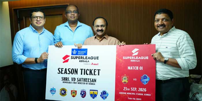 സൂപ്പർ ലീഗ് കേരള സീസൺ 3 ടിക്കറ്റ് വിൽപ്പനയ്ക്ക് തുടക്കം; ആദ്യ ടിക്കറ്റ് മുഖ്യമന്ത്രിക്കു നൽകി ഉദ്ഘാടനം