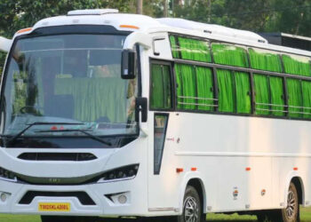 ടൂറിസ്റ്റ് ബസുകള്‍ക്ക് ഇനി വെള്ള നിറം വേണ്ട…………….. ഏത് കളറും കൊടുക്കാം, കളർ കോഡ് പിൻവലിച്ചു
