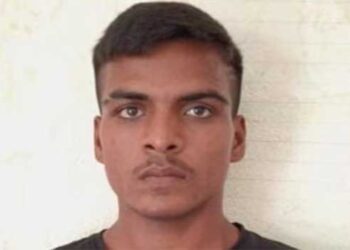 ട്രെയിനിൽ നിന്ന് 21 തട്ടിക്കൊണ്ടുപോയി മോചനദ്രവ്യം ആവശ്യപ്പെട്ടു; പണം കിട്ടിയതോടെ യുവാവിന്റെ കൈകാലുകൾ കൂട്ടിക്കെട്ടി ഓടിക്കൊണ്ടിരുന്ന ട്രെയിനിൽ നിന്ന് പുറത്തേക്ക് തള്ളി… ഇരകളെ കണ്ടെത്തിയാൽ വേഷം മാറി അവരുടെ മുന്നിലെത്തും, ഒന്നുമറിയാത്ത രീതിയിൽ ട്രെയിനിൽ നിന്ന് തള്ളിയിട്ട് കൊല്ലും- ട്രെയിൻ സീരിയൽ കില്ലർ പിടിയിൽ