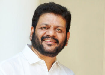 “ഷോ കാണിക്കരുത്”, “നിങ്ങളുടെ കഴുത്തിലെ സ്റ്റെതസ്കോപ്പ് പ്രവർത്തിക്കുന്നുണ്ടോ ഇല്ലയോ എന്ന് എനിക്ക് എങ്ങനെ അറിയാം”?? ഹൗസ് സർജൻമാരെ അപമാനിച്ച് എംപി വികെ ശ്രീകണ്ഠന്‍