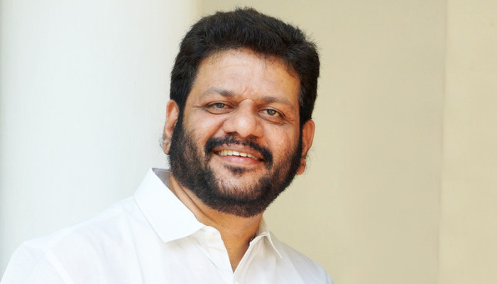 “ഷോ കാണിക്കരുത്”, “നിങ്ങളുടെ കഴുത്തിലെ സ്റ്റെതസ്കോപ്പ് പ്രവർത്തിക്കുന്നുണ്ടോ ഇല്ലയോ എന്ന് എനിക്ക് എങ്ങനെ അറിയാം”?? ഹൗസ് സർജൻമാരെ അപമാനിച്ച് എംപി വികെ ശ്രീകണ്ഠന്