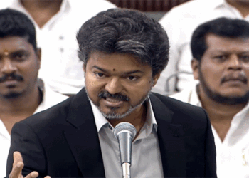 ‘കരുണാനിധി, സ്റ്റാലിൻ എല്ലാം അഴിമതിക്കാർ; സ്ത്രീകളെക്കുറിച്ച് അപകീർത്തികരമായി സംസാരിക്കുന്നതിൽ എന്താണ് തെറ്റെന്ന് ചോദിക്കുന്ന നിലപാടാണ് ഡി.എം.കെയുടെത്’; ആഞ്ഞടിച്ച്  തമിഴ്നാട്  മുഖ്യമന്ത്രി വിജയ്; നിയമ സഭയിൽ വാക്കേറ്റവും ബഹളവും
