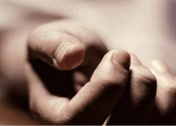 ആലുവയിൽ കാറിനകത്ത് യുവതിയുടെ മൃതദേഹം; രണ്ടു ദിവസത്തെ പഴക്കം;ചൂർണിക്കരയിലെ ഫ്ലാറ്റ് കോമ്പൗണ്ടിൽ ഏറെ നാളായി  ഉപയോഗിക്കാതെ കിടന്നിരുന്ന വാഹനയതിനാൽ ആരുടെയും ശ്രദ്ധയിൽപ്പെട്ടിരുന്നില്ല