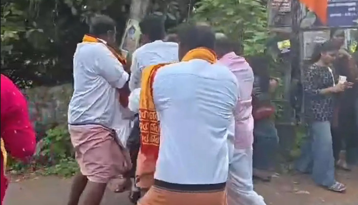 ശോഭയാത്രയ്ക്കിടെ ബൈക്കില് പോകുകയായിരുന്ന യുവാവിനെ വളഞ്ഞിട്ട് ആക്രമിച്ചു, ആര്എസ്എസ് പ്രവര്ത്തകര്ക്കെതിരെ കേസ്