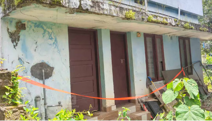 വാടക വീട്ടില്‍ ഒറ്റയ്ക്ക് താമസിച്ചിരുന്ന യുവതി മരിച്ച നിലയില്‍, നാല് ദിവസം പഴക്കമുള്ള മൃതദേഹത്തില്‍ വസ്ത്രങ്ങളില്ല, വീടിന്റെ പിന്‍ വാതില്‍ തുറന്നിട്ട നിലയില്‍