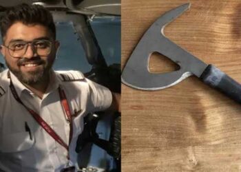 സഹപൈലറ്റ് കോക്പിറ്റിൽ വച്ച് മച്ചാറിനെ ആക്രമിച്ചത് ‘ക്രാഷ് ആക്സ് ഉപയോ​ഗിച്ച്!! ആയുധം പൈലറ്റുമാരുടെ കയ്യെത്തും ദൂരത്ത് വെക്കാൻ തുടങ്ങിയ സെപ്റ്റംബർ 11 ഭീകരാക്രമണത്തിന് ശേഷം
