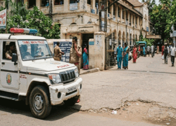 ‘തായ്‌മാമൻ തങ്കമോതിരം’ നൽകിയില്ലെന്ന് ആരോപണം; നഴ്‌സിനെയും രണ്ടുപേരെയും ചട്ടുകം കൊണ്ട് ആക്രമിച്ചു, കേസെടുത്തു