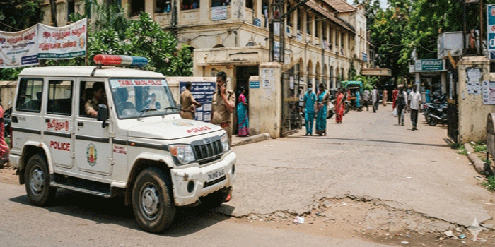 ‘തായ്‌മാമൻ തങ്കമോതിരം’ നൽകിയില്ലെന്ന് ആരോപണം; നഴ്‌സിനെയും രണ്ടുപേരെയും ചട്ടുകം കൊണ്ട് ആക്രമിച്ചു, കേസെടുത്തു