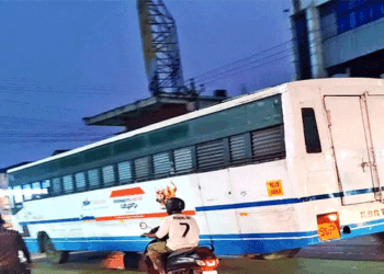 കെഎസ്ആർടിസി ബസുകൾ പൊളിച്ച് വാനാക്കും; ഓരോ ഡിപ്പോകളിലും എത്ര ബസുകൾ ഇതിനായി മാറ്റാനാകുമെന്ന് അറിയിക്കാൻ നിർദ്ദേശം; ആലുവയിൽ മാത്രം ആറ് ബസുകൾ രൂപമാറ്റം വരുത്തും