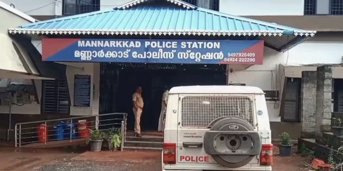 കുടുംബവഴക്കിനിടെ ഭർത്താവ് ഭാര്യയെ കുത്തി; തിരിച്ചുകുത്തി ഭാര്യ, ഇരുവർക്കും പരിക്ക്; ഭാര്യയുടെ നില ഗുരുതരം; 72കാരൻ കസ്റ്റഡിയിൽ