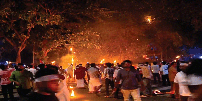‘നിലയ്ക്ക് നിർത്തിക്കോ, അല്ലെങ്കിൽ…‘ കോൺഗ്രസ് നേതൃത്വത്തോട് ബിജെപി; തലസ്ഥാനത്ത് രാഷ്ട്രീയ സംഘർഷം തുടരുന്നു; മാരാർജി ഭവന് നേരെ ബിയർ കുപ്പിയേറ്; സംസ്ഥാന വ്യാപക പ്രതിഷേധത്തിന് എസ്എഫ്ഐ, പഠിപ്പുമുടക്കിന് ആഹ്വാനം
