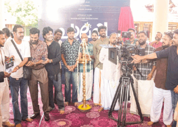 തണ്ണീർമത്തൻ ദിനങ്ങൾ’ക്ക് ശേഷം ഷെബിൻ ബെക്കറും ജോമോൻ ടി ജോണും ഒന്നിക്കുന്ന ‘പാലപ്പൂ’ ചിത്രീകരണം പൂജയോടെ ആരംഭിച്ചു; സിദ്ധാർത്ഥ് ഭരതൻ, ബേബി ജീൻ, സിജു സണ്ണി എന്നിവർ പ്രധാന വേഷങ്ങളിൽ