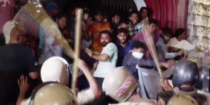 കരിങ്കൊടിയും ഗ്യാനേഷ് കുമാറും തലസ്ഥാനത്തെ കുരുതിക്കളമാക്കുന്നു!! മന്ത്രി കെ.എം. ഷാജിയുടെ കാർ തടഞ്ഞ് യുവമോർച്ച, ഇതോടെ ഓട്ടോയിൽ കയറിപ്പോകാൻ നോക്കിയ മന്ത്രിയെ വാഹനത്തിൽ നിന്ന് ഇറക്കിവിട്ടു, ലക്ഷ്യ സ്ഥാനത്തേക്ക് യാത്ര ചെയ്തത് കാൽനടയായി…യൂത്ത് യൂത്ത് കോൺഗ്രസിനു നേരെ കുപ്പിയേറ്, തിരിച്ച് തീപന്തമേറ്… പഠിപ്പ് മുടക്ക് പ്രഖ്യാപിച്ച് എസ്എഫ്ഐ