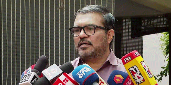 ‘സതീശൻ ഇരിക്കുന്ന കൊമ്പ് മുറിക്കുന്നു; എല്ലാം ഇഡിയും വിഡിയും ചേർന്നുള്ള മാച്ച് ഫിക്സിങാണ്’: പിണറായി വിജയനെതിരെ എഫ്ഐആർ രജിസ്റ്റർ ചെയ്ത നടപടിയിൽ പ്രതികരിച്ച് എം.ബി. രാജേഷ്