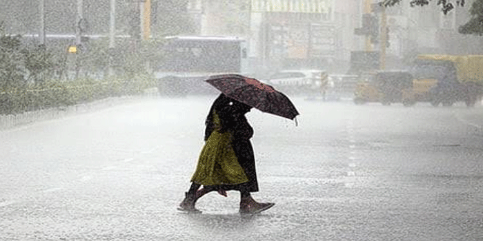 സംസ്ഥാനത്ത് തുലാവർഷം കനക്കുന്നു; ഒൻപത് ജില്ലകളിൽ ഓറഞ്ച് അലർട്ട്, നാല് ദിവസം കൂടി മഴ തുടരും; ശക്തമായ കാറ്റിനും ഇടിമിന്നലിനും സാധ്യത;  മത്സ്യത്തൊഴിലാളികൾ കടലിൽ പോകരുതെന്ന് നിർദേശം