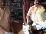 മുൻ പരിചയമുള്ളപോലെ  വലിയ ലോഹ്യമൊക്കെ പറഞ്ഞ് കടയിൽ കയറി രണ്ട് ഷർച്ച് വാങ്ങി; പുറത്ത് കാറിലിരിക്കുന്ന ഭാര്യയെ കാണിച്ചിട്ട് വന്ന് ബില്ലടയ്ക്കാമെന്ന് പറഞ്ഞ് ഇറങ്ങി, മുങ്ങി; സിസിടിവി ദൃശ്യങ്ങൾ പങ്കുവെച്ച് കടയുടമ