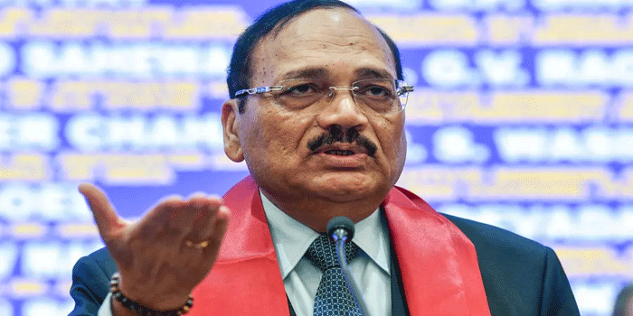‘ഇവർക്കൊന്നും ബോധമില്ലേ? ബുദ്ധിയുള്ള മനുഷ്യരല്ലേ? ഫോണിലൂടെ അറസ്റ്റ് ചെയ്യപ്പെടുമെന്ന് എങ്ങനെ വിശ്വസിക്കും? ഫോൺ ചുമരിലേക്ക് എറിഞ്ഞാൽ എല്ലാ ഭീഷണിയും തീരും; ഡിജിറ്റൽ അറസ്റ്റ് തട്ടിപ്പിൽ ബാങ്കുകൾ നഷ്ടപരിഹാരം നൽകണം’: സുപ്രീംകോടതി