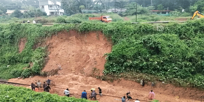 പാറശ്ശാലയിൽ ട്രെയിൻ എഞ്ചിൻ പാളം തെറ്റി; മണ്ണിടിച്ചിലിനെത്തുടർന്ന് നിരവധി ട്രെയിനുകൾ വൈകുന്നു, ചിലത് റദ്ദാക്കി