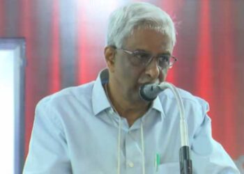 ‘മലപ്പുറം ജില്ല എന്താണെന്ന് ലീഗുകാർ ഞങ്ങളെ പഠിപ്പിക്കേണ്ട, മലപ്പുറം ജില്ല എന്ന് പറയുമ്പോൾ ഞങ്ങൾ കുറച്ചുപേരുടെ തറവാട്ട് സ്വത്താണെന്ന് ആരും ധരിക്കേണ്ട, പാർട്ടി സെക്രട്ടറി എന്നെ തള്ളിപ്പറഞ്ഞിട്ടില്ല, അങ്ങനെ വ്യാഖ്യാനിക്കേണ്ട, ഞാനിവിടെ പറഞ്ഞതും പിണറായി ഇവിടെ പറയാൻ പോകുന്നതും ഒന്നുതന്നെ, മലപ്പുറം ജില്ലയുടെ പാരമ്പര്യം നല്ലവണ്ണം അറിയുന്ന ആളാണ് ഞാൻ’- വിശദീകരണവുമായി പി നന്ദകുമാർ