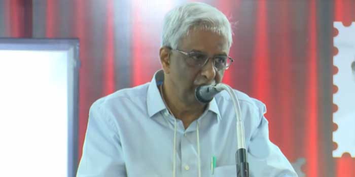 ‘മലപ്പുറം ജില്ല എന്താണെന്ന് ലീഗുകാർ ഞങ്ങളെ പഠിപ്പിക്കേണ്ട, മലപ്പുറം ജില്ല എന്ന് പറയുമ്പോൾ ഞങ്ങൾ കുറച്ചുപേരുടെ തറവാട്ട് സ്വത്താണെന്ന് ആരും ധരിക്കേണ്ട, പാർട്ടി സെക്രട്ടറി എന്നെ തള്ളിപ്പറഞ്ഞിട്ടില്ല, അങ്ങനെ വ്യാഖ്യാനിക്കേണ്ട, ഞാനിവിടെ പറഞ്ഞതും പിണറായി ഇവിടെ പറയാൻ പോകുന്നതും ഒന്നുതന്നെ, മലപ്പുറം ജില്ലയുടെ പാരമ്പര്യം നല്ലവണ്ണം അറിയുന്ന ആളാണ് ഞാൻ’- വിശദീകരണവുമായി പി നന്ദകുമാർ