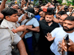 ദേശീയ പതാകയേന്തി അണിനിരന്ന് സിജെപി; ’തിരംഗാ മാർച്ച് നടത്തരുതെന്ന മുന്നറിയിപ്പ് ലംഘിച്ചു’, തടഞ്ഞ് പോലീസ്, സി.ജെ.പി. സ്ഥാപകൻ അഭിജീത് ദീപ്കെ  കസ്റ്റഡിയിൽ