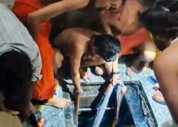 ആദ്യം വാട്ടർ ടാങ്കിലിറങ്ങിയ കുട്ടി പുറത്തെത്തിയില്ല, പിന്നാലെ ഒന്നിനു പിറകെ ഒന്നായി അഞ്ചു വിദ്യാർഥികളെ സ്കൂൾ മാനേജർ ടാങ്കിനുള്ളിലേക്ക് ഇറക്കിവിട്ടു, ടാങ്ക് കഴുകുന്നതിനിടെ ശ്വാസം കിട്ടാതെ നാല് പേർക്ക് ദാരുണാന്ത്യം, മറ്റൊരു വിദ്യാർഥിയെ പുറത്തെത്തിച്ചത് അബോധാവസ്ഥയിൽ, മാനേജർ അറസ്റ്റിൽ