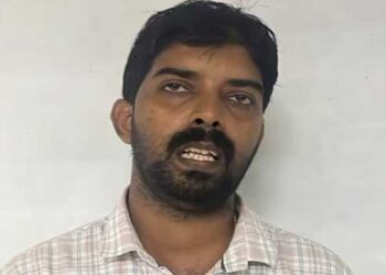 വിജിലൻസെന്താ സുമ്മാവാ…വിജിലൻസിനെ കണ്ടപ്പോൾ കൈക്കൂലിയായി കിട്ടിയ 10000 രൂപ ക്ലോസറ്റിലൂടെ ഫ്ലഷ് ചെയ്തുവി‌ട്ടു, ക്ലോസറ്റ് പൊളിച്ച് മാറ്റി പൈപ്പിലൂടെ ഹൈ പ്രഷറിൽ വെള്ളം പമ്പ് ചെയ്ത് പണം പുറത്തെത്തിച്ചു, പിന്നാലെ ഹെൽത്ത് ഇൻസ്പെക്ടറുടെ നാടകീയ അറസ്റ്റ്