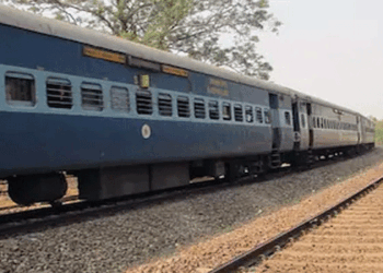 പ്രണയത്തിൽ നിന്ന് പിന്മാറി; യുവതിയെ ട്രെയിനിൽ  കയറി ആക്രമിച്ചു, ഫോൺ തകർത്തു;  യുവാവിനെതിരെ കേസ്