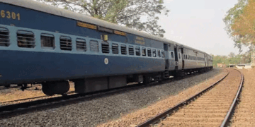 പ്രണയത്തിൽ നിന്ന് പിന്മാറി; യുവതിയെ ട്രെയിനിൽ കയറി ആക്രമിച്ചു, ഫോൺ തകർത്തു; യുവാവിനെതിരെ കേസ്