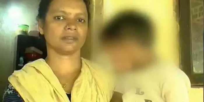 പനി കൂടിയതിനെ തുടർന്ന് മൂന്ന് വയസുകാരി അങ്കണവാടിക്കുള്ളിൽ ഛർദിച്ചു, കുഞ്ഞിനെക്കൊണ്ട് സ്വന്തം വസ്ത്രം ഊരി ഛർദി തുടപ്പിച്ച് ടീച്ചറുടെ ക്രൂരത- പരാതിയുമായി കുട്ടിയുടെ കുടുംബം!! താത്കാലിക ഹെൽപ്പർ അടക്കം അധ്യാപികയ്ക്കെതിരെ മൊഴി നൽകിയിട്ടും കുറ്റക്കാർക്കെതിരെ നടപടിയുണ്ടായില്ലെന്ന് ആരോപണം