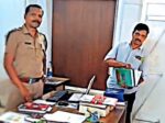 എടിഎം കാർഡ് അസം സ്വദേശിയുടെ പേരിൽ, സിം വൈക്കം സ്വദേശിയുടേത്... കാശുപോകുന്നത് സിഐയുടെ പോക്കറ്റിലേക്കും!! ഇരകൾ മണ്ണ് മാഫിയ സംഘങ്ങൾ, മറ്റ് അനധികൃത ഇടപാട് നടത്തുന്നവർ, 45 ദിവസത്തിനിടെ പി.എ. ഷമീർഖാൻ ഗൂഗിൾ പേ വഴി സമ്പാദിച്ചത് 2.28 ലക്ഷം, പണം അക്കൗണ്ടിലെത്തിയാൽ മാസ്ക്കും ഹെൽമറ്റും ധരിച്ച് ബൈക്കിൽ എടിഎം കൗണ്ടറിലെത്തും- വിജിലൻസ് കുഴിയിൽ വീണ് വൈക്കം സിഐ