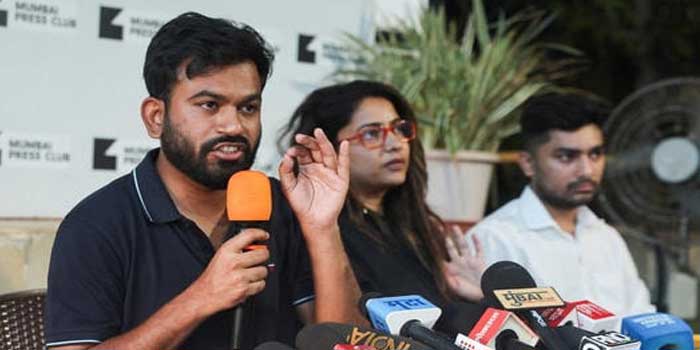 കഴിവ് കെട്ട സർക്കാർ…സാധാരണക്കാരൻ കഷ്ടപ്പെട്ട് ഉണ്ടാക്കിയ പണംകൊണ്ടാണ് പ്രധാനമന്ത്രിയുടെ ലോകസഞ്ചാരം, ഫാഷനും ലോക പര്യടനങ്ങളുമല്ലാതെ മോദിക്ക് മറ്റൊന്നും അറിയില്ല!! ജയിലിൽ പോകാൻ ഞങ്ങൾക്ക് ഭയമില്ല, ഞങ്ങൾ ‘പാറ്റകൾ’ ആണ്- പ്രതിഷേധക്കാരെ ജയിലിലടക്കാൻ ദേവേന്ദ്ര ഫഡ്നവിസിനെ വെല്ലുവിളിച്ച ദീപ്കെ
