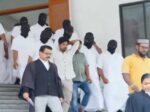 ഇനിയും ഇമ്മാതിരി രൂപമാറ്റം വരുത്തി ഹാജരായാൽ കർശന നടപടികൾ നേരിടേണ്ടി വരും- പ്രതികൾക്ക് കോടതിയുടെ കർശന താക്കീത്!! സാക്ഷികൾ തിരിച്ചറിയാതിരിക്കാൻ അഭിമന്യൂ കൊലക്കേസ് പ്രതികൾ കോടതിയിലെത്തിയത് ഒരേപോലെ പോലെ മുടിവെട്ടി, ഒരേ വസ്ത്രങ്ങൾ ധരിച്ച്, മുഖവും തലയും മറച്ച്... മൂന്നുപേരെ തിരിച്ചറിയാനാകാതെ സാക്ഷി- മാസ്ക് ഊരിച്ച് കോടതി