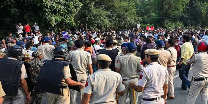 നിരവധി പ്രതിഷേധങ്ങളും ധർണകളും കണ്ട ജന്തർ മന്തർ ഇനിയൊരു പ്രതിഷേധത്തിനു കൂടി വേദിയാവില്ല, പ്രതിഷേധങ്ങൾക്കായി ഔദ്യോഗികമായി അനുവദിച്ചിരുന്ന സ്ഥലങ്ങളുടെ പട്ടികയിൽനിന്ന് ജന്തർ മന്തറിനെ ഒഴിവാക്കി… പകരം പുതിയ മൂന്ന് വേദികൾ