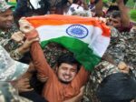 11 പേരടങ്ങുന്ന സംഘത്തിന് ദേശീയ പതാകയുമായി വന്ന് കൊണാട്ട് പ്ലേസിൽ പാട്ടുപാടാൻ (ദേശീയ​ഗാനം) അനുമതി നൽകാം, ഇന്നത്തെ പ്രതിഷേധത്തിൽ പൊതുജനങ്ങൾ പ്രതിഷേധത്തിൽ പങ്കെടുക്കരുത്...പോലീസ്!! “ഞങ്ങൾ നൂറ് സ്ഥലങ്ങൾ പ്രഖ്യാപിച്ചാൽ പ്രധാനമന്ത്രി ആ നൂറ് സ്ഥലങ്ങളും അടച്ചുപൂട്ടുമോ?” ചോദ്യവുമായി ദിപ്‌കെ, പോലീസിന്റെ നടപടി കോടതിയുടെ ഒറ്റവാക്കിന്റെ ബലത്തിൽ