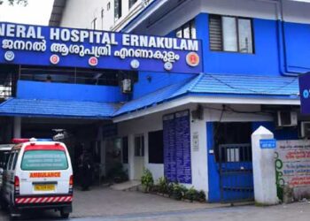 വേദന തുടങ്ങിയപ്പോൾ പ്രധാന ഡോക്ടർ സ്ഥലംവിട്ടു, അവർ പോയി ഒരു മണിക്കൂർ കഴിഞ്ഞപ്പോൾ ഭാര്യയുടെയും കുഞ്ഞിൻ്റെയും നില ഗുരുതരമാണെന്ന് അറിയിച്ചു എത്രയും പെട്ടെന്ന് അടുത്തുള്ള സ്വകാര്യ ആശുപത്രിയിലെത്തിക്കാനും ആവശ്യപ്പെട്ടു… ചികിത്സ വൈകിയതോടെ നവജാതശിശുവിന്റെ കൈയുടെ ചലനശേഷി നഷ്ടപ്പെട്ടു- എറണാകുളം ജനറൽ ആശുപത്രിക്കെതിരെ പരാതി