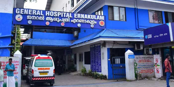 വേദന തുടങ്ങിയപ്പോൾ പ്രധാന ഡോക്ടർ സ്ഥലംവിട്ടു, അവർ പോയി ഒരു മണിക്കൂർ കഴിഞ്ഞപ്പോൾ ഭാര്യയുടെയും കുഞ്ഞിൻ്റെയും നില ഗുരുതരമാണെന്ന് അറിയിച്ചു എത്രയും പെട്ടെന്ന് അടുത്തുള്ള സ്വകാര്യ ആശുപത്രിയിലെത്തിക്കാനും ആവശ്യപ്പെട്ടു… ചികിത്സ വൈകിയതോടെ നവജാതശിശുവിന്റെ കൈയുടെ ചലനശേഷി നഷ്ടപ്പെട്ടു- എറണാകുളം ജനറൽ ആശുപത്രിക്കെതിരെ പരാതി