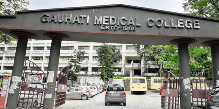 ’ശാരീരിക ബന്ധത്തിൽ ഏർപ്പെട്ടിട്ടുണ്ടോ? വസ്ത്രം മുഴുവനും അഴിക്കൂ’; പ്രതിശ്രുത വരന്റെ  മെഡിക്കൽ പരിശോധനാ ഫലങ്ങൾ കാണിക്കാൻ ആശുപത്രിയിലെത്തിയ യുവതിയോട് ഡോക്ടർ;തുടർന്ന് സ്വകാര്യഭാഗങ്ങളിൽ അനുചിതമായി സ്പർശിച്ചു; പരാതി, പോലീസ് കേസെടുത്തു