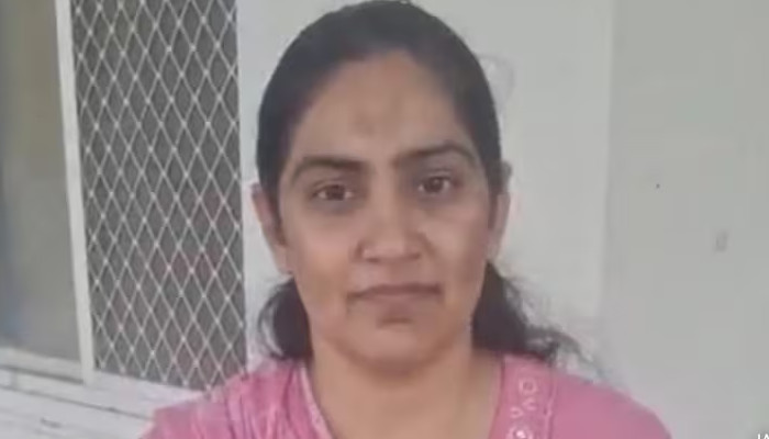 കൊലക്കേസ് പ്രതികളെ വീട്ടുജോലിക്കാരാക്കി, പുറത്തെത്തിച്ചത് ജയില് ജീവനക്കാരെ ഭീഷണിപ്പെടുത്തി, മുന് ജയിലര് അറസ്റ്റില്
