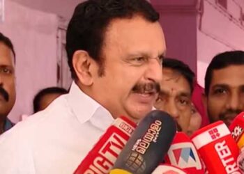 അദ്ദേഹം വെല്ലുവിളിച്ചോട്ടെ, അദ്ദേഹത്തിന്റെ സേവനം കൊണ്ടാണല്ലോ തൃശൂരിൽ മത്സരിച്ച എല്ലായിടത്തും മൂന്നാം സ്ഥാനത്തേക്ക് ബിജെപി പോയത്, രാഷ്ട്രീയക്കാരനായി കാണുന്നില്ല!! എയിംസിന് തൃശൂരിൽ സ്ഥലം എവിടെയാണ് എന്ന് കാണിച്ച് തരട്ടെ- കെ മുരളീധരൻ