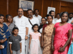 അട്ടപ്പാടി മധുവിന്റെ അമ്മയും സഹോദരിയും മുഖ്യമന്ത്രിയെ കാണാനെത്തി;  വീടും ജോലിയും ഉറപ്പുനൽകി വി.ഡി സതീശൻ; ഒരു മാസത്തിനകം വീട് നിർമിച്ചുനൽകും