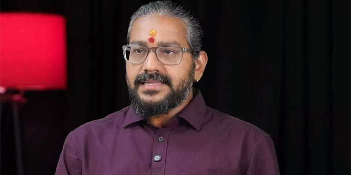 'വേളാങ്കണ്ണി പള്ളി മുരുകക്ഷേത്രം!! വേലേന്തിയ കന്നിയാണ്, അല്ലാതെ എങ്ങനെയാണ് ഏതോ നാട്ടിൽ ജനിച്ച മേരി കുട്ടിയും പിടിച്ച് ഇവിടെ നിൽക്കുന്നത്? തലയോട്ടി രണ്ട് ഭാഗത്ത് നിന്നും പ്രസ് ചെയ്ത് പൊട്ടിക്കുന്ന യന്ത്രമാണ് അച്ചന്മാർ കൊണ്ടുനടന്നിരുന്നത്!! ഏറ്റവും അപകടകരം ക്രിസ്തുമതം, ക്രിസ്തു എന്നൊരാൾ ജീവിച്ചിട്ടില്ല, സെന്റ് തോമസിന് ബാബു ആന്റണിയുടെ മുഖച്ഛായ- അധിക്ഷേപവുമായി ഹിന്ദുത്വ പ്രചാരകൻ