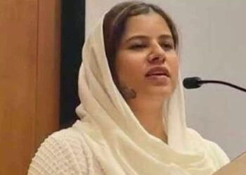 നിഖാബ് ധരിച്ച വിദ്യാര്‍ത്ഥിനികളെ കളിയാക്കി, വിശ്വാസങ്ങളെ പരിഹസിച്ചു. സ്വന്തം മതപരമായ വീക്ഷണങ്ങള്‍ അടിച്ചേല്‍പ്പിക്കാനും ശ്രമം, അധ്യാപികയ്ക്കെതിരെ പരാതിയുമായി വിദ്യാര്‍ത്ഥികള്‍