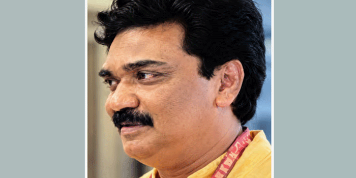 കൂടെ ജോലി  ചെയ്തിരുന്ന യുവതിയെ ഹോസ്റ്റലിലെത്തിക്കാമെന്ന് പറഞ്ഞ് വണ്ടിയിൽ കയറ്റി; കാറിൽ വെച്ച് അശ്ലീല സംസാരം, ലൈംഗിക ഉദ്ദേശ്യത്തോടെ ശരീരത്തിൽ സ്പർശിച്ചു;  ഓൺലൈൻ ചാനൽ ജീവനക്കാരൻ അറസ്റ്റിൽ
