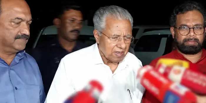 കസ്റ്റഡിയിലെടുത്ത പ്രതിപക്ഷ നേതാവിന് ഭക്ഷണവും മരുന്നും എത്തിക്കാൻ വേണ്ട നിർദേശം നൽകി മുഖ്യമന്ത്രി… ‘അടിയന്തരാവസ്ഥക്കാലത്ത് ശാരീരികമായ മർദനമാണ് നേരിട്ടത്, ഇന്ന് ഞങ്ങളെ മാനസികമായി തളർത്താനാണ് ശ്രമിച്ചത്, അങ്ങനെ തളർന്നുപോകുന്നവരല്ല ഞങ്ങളാരും…. ഞങ്ങളെ കയറ്റിയ ബൊലീറോ ജീപ്പ് പോലീസ് സ്റ്റേഷനിലെത്തിച്ചത് മൂന്നര മണിക്കൂറോളം ചുറ്റിക്കറങ്ങിയ ശേഷം’- പിണറായി