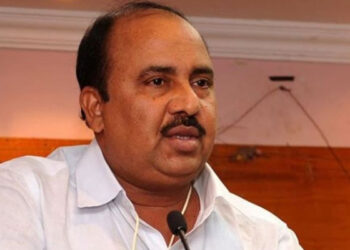 ഊര്‍ജസ്വലനായ മുഖ്യമന്ത്രിയെ താറടിക്കാനുള്ള ശ്രമം ശരിയല്ല, ജീവിതകാലം മുഴുവന്‍ വന്‍ സ്ഥാനങ്ങള്‍ ലഭിച്ച ആളുള്‍ ഇത്തരത്തില്‍ പരസ്യ പ്രതികരണം നടത്തുന്നത് മര്യാദകേട്, അടൂര്‍ പ്രകാശിനെ വിമര്‍ശിച്ച് ആര്‍ ചന്ദ്രശേഖരന്‍