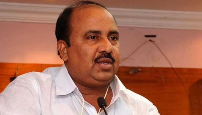 ഊര്ജസ്വലനായ മുഖ്യമന്ത്രിയെ താറടിക്കാനുള്ള ശ്രമം ശരിയല്ല, ജീവിതകാലം മുഴുവന് വന് സ്ഥാനങ്ങള് ലഭിച്ച ആളുള് ഇത്തരത്തില് പരസ്യ പ്രതികരണം നടത്തുന്നത് മര്യാദകേട്, അടൂര് പ്രകാശിനെ വിമര്ശിച്ച് ആര് ചന്ദ്രശേഖരന്