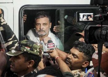നരേന്ദ്ര മോദി, അമിത് ഷാ, മോഹൻ ഭാഗവത്, ഗ്യാനേഷ് കുമാർ… ഈ നാലുപേരും നിയമത്തിന് മുന്നിൽ വരും, എന്റെ വാക്കുകൾ ഓർത്തുവെക്കുക!! ഈ രാജ്യത്തെ ഏറ്റവും പവിത്രമായ കാര്യത്തെയാണ് അവർ ആക്രമിച്ചത്, ഭരണഘടനയെയാണ് അവർ ആക്രമിച്ചത്,  ജനങ്ങളുടെ ശബ്ദത്തെയാണ് ആക്രമിച്ചത്… ഇതിന് വില നൽകേണ്ടിവരും”- രാഹുൽ ഗാന്ധി
